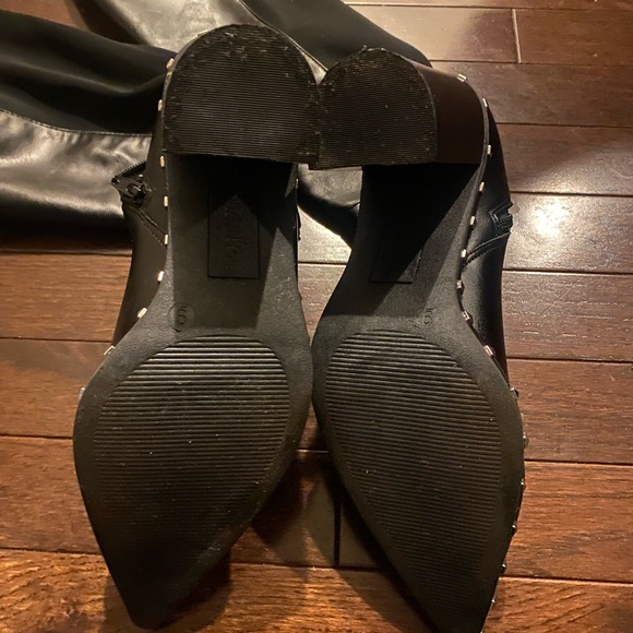 CHARLES BY CHARLES DAVID
Aleigha Boot. Worn once and in excellent condition - Picture 4 of 5